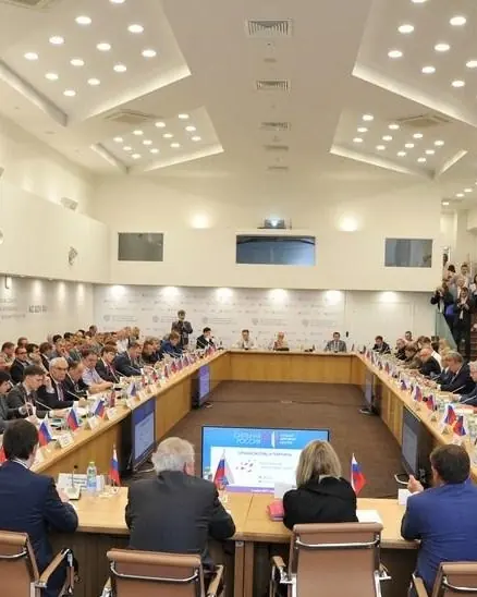 Деловая встреча с участием представителей бизнеса и власти